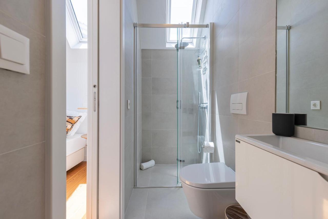 Design 3bdr Duplex W/balcony By Lovelystay