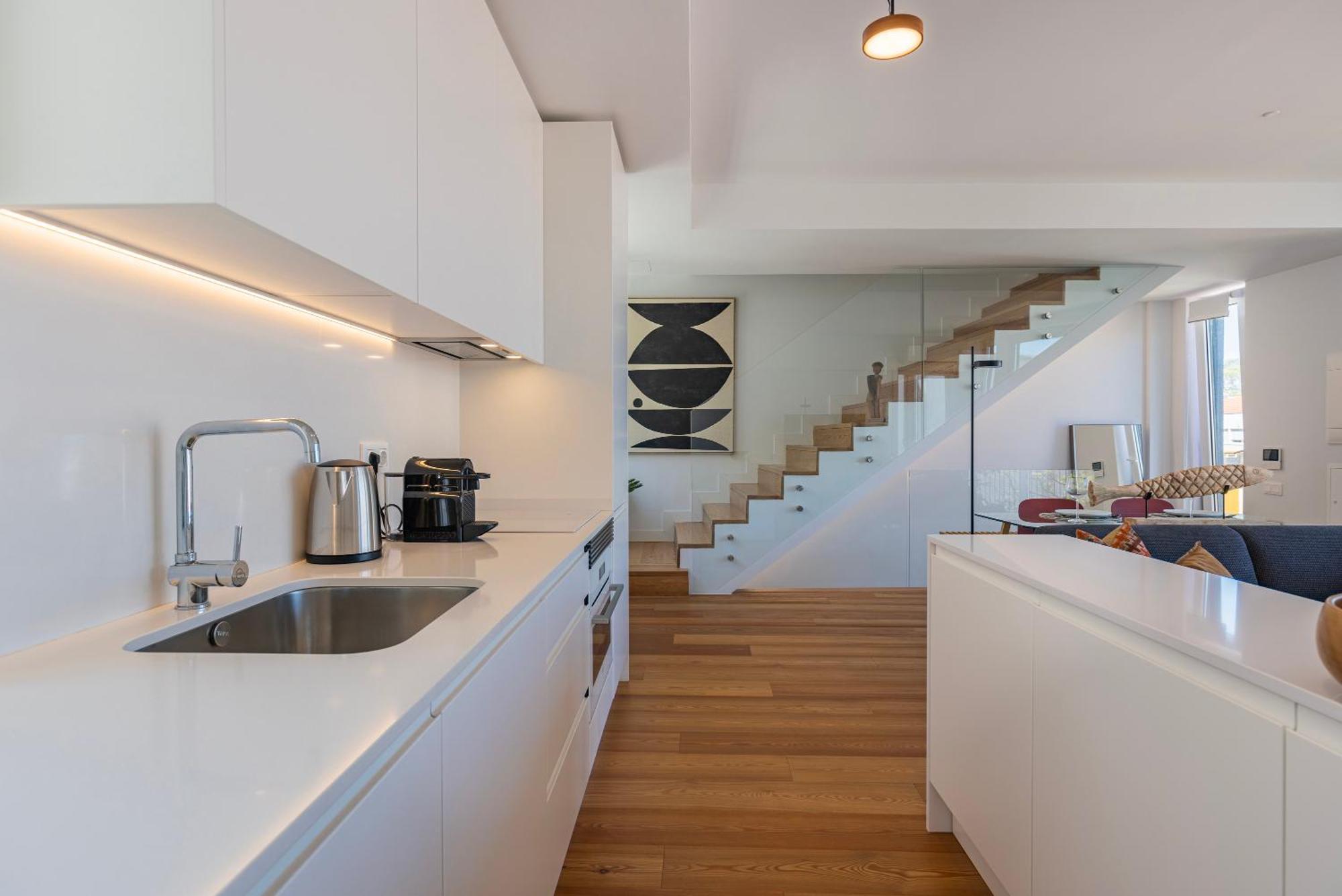 Design 3bdr Duplex W/balcony By Lovelystay *